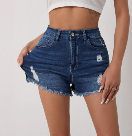 Højtaljede slim-fit denimshorts med slidte detaljer til kvinder