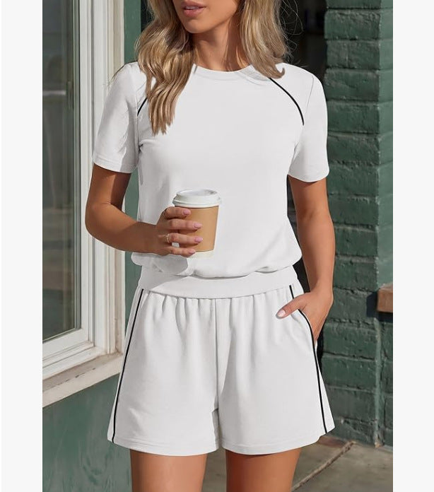 Kvinders Afslappede Kortærmede T-Shirt og Shorts Sæt