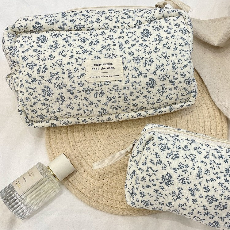 Large Capacity Blue Crabapple Flower Makeup Bag
