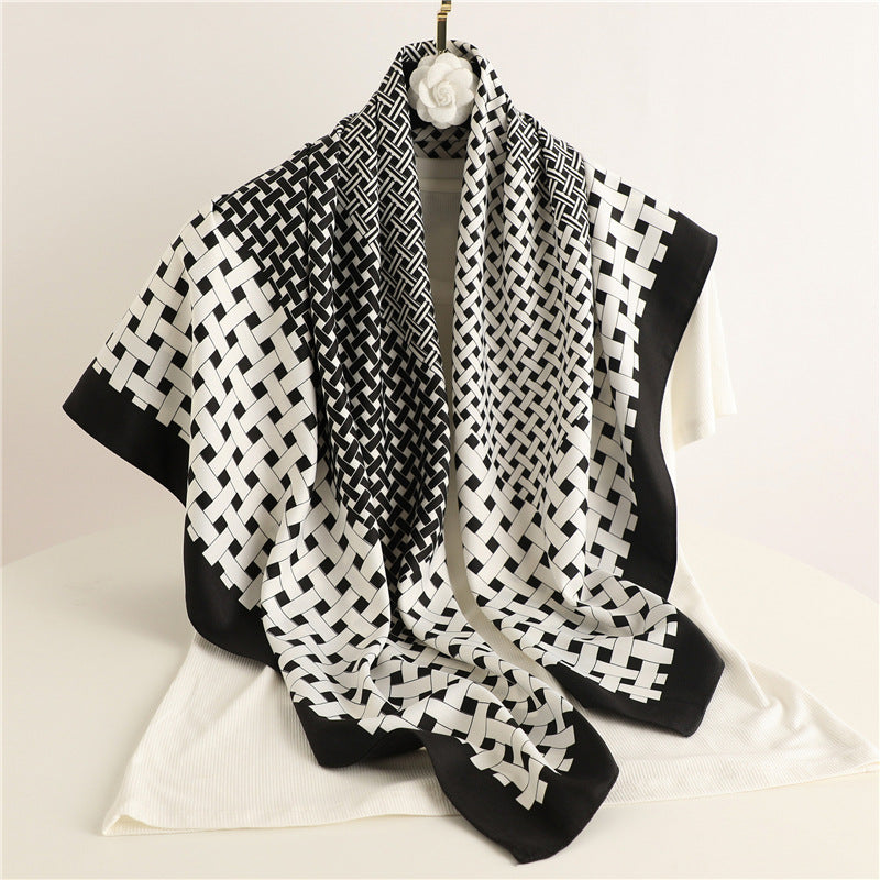 Ladies Fashion Simple Retro Printed Square Scarf