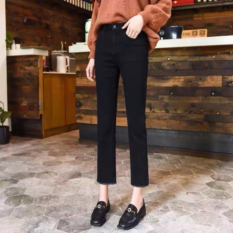 Højtaljede slankende cropped lige jeans til forår og efterår