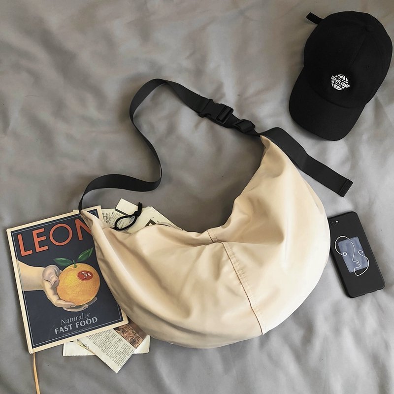 Working Style Men's Simple And Lightweight Casual Dumpling Messenger Bag