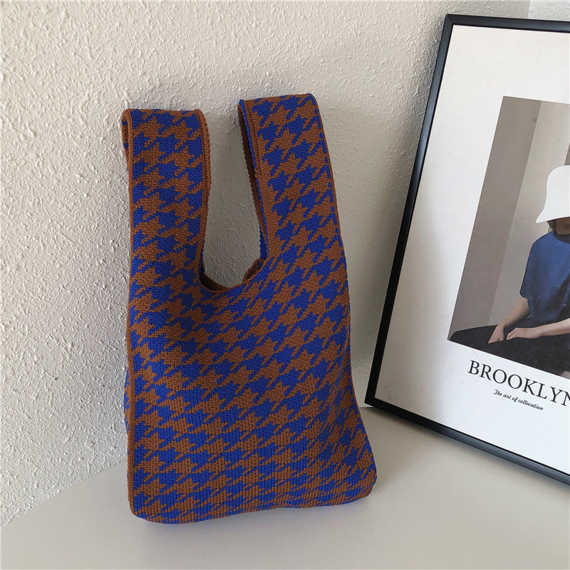 Woven Black And White Checkered One-shoulder Armpit Bag