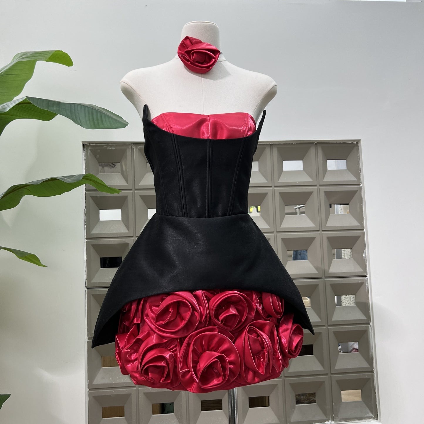 Designers Three-dimensional Floral Fishbone Bandeau Dress With Contrasting Colors