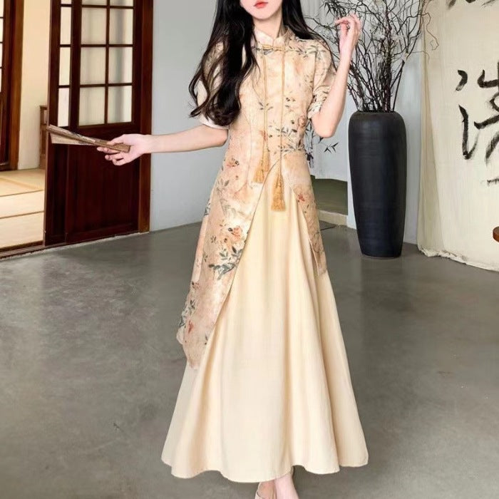 Cheongsam-kjole med blomsterprint – en elegant efterårslang nederdel, der fremhæver taljen og skaber en slankende silhuet