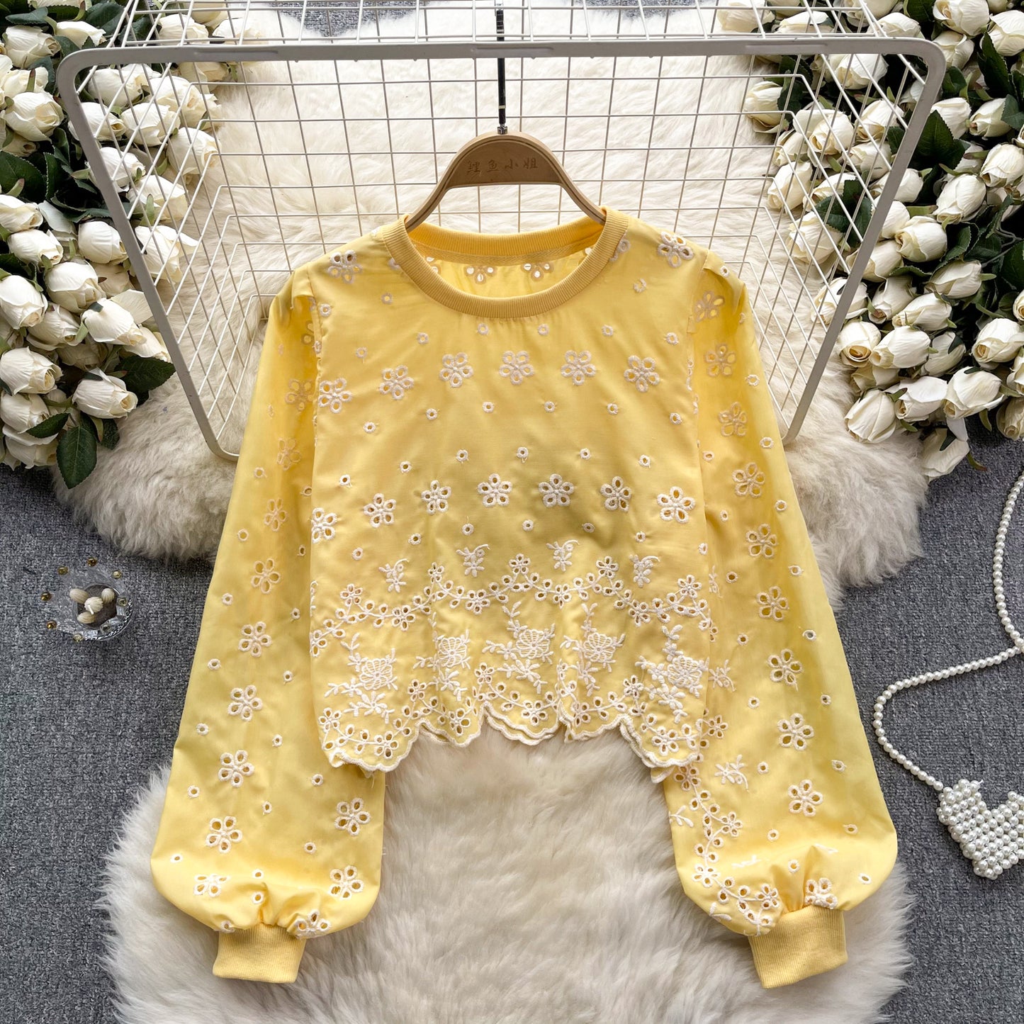 Hollow-out Slim-fit Short Age-reducing Puff Sleeve Top