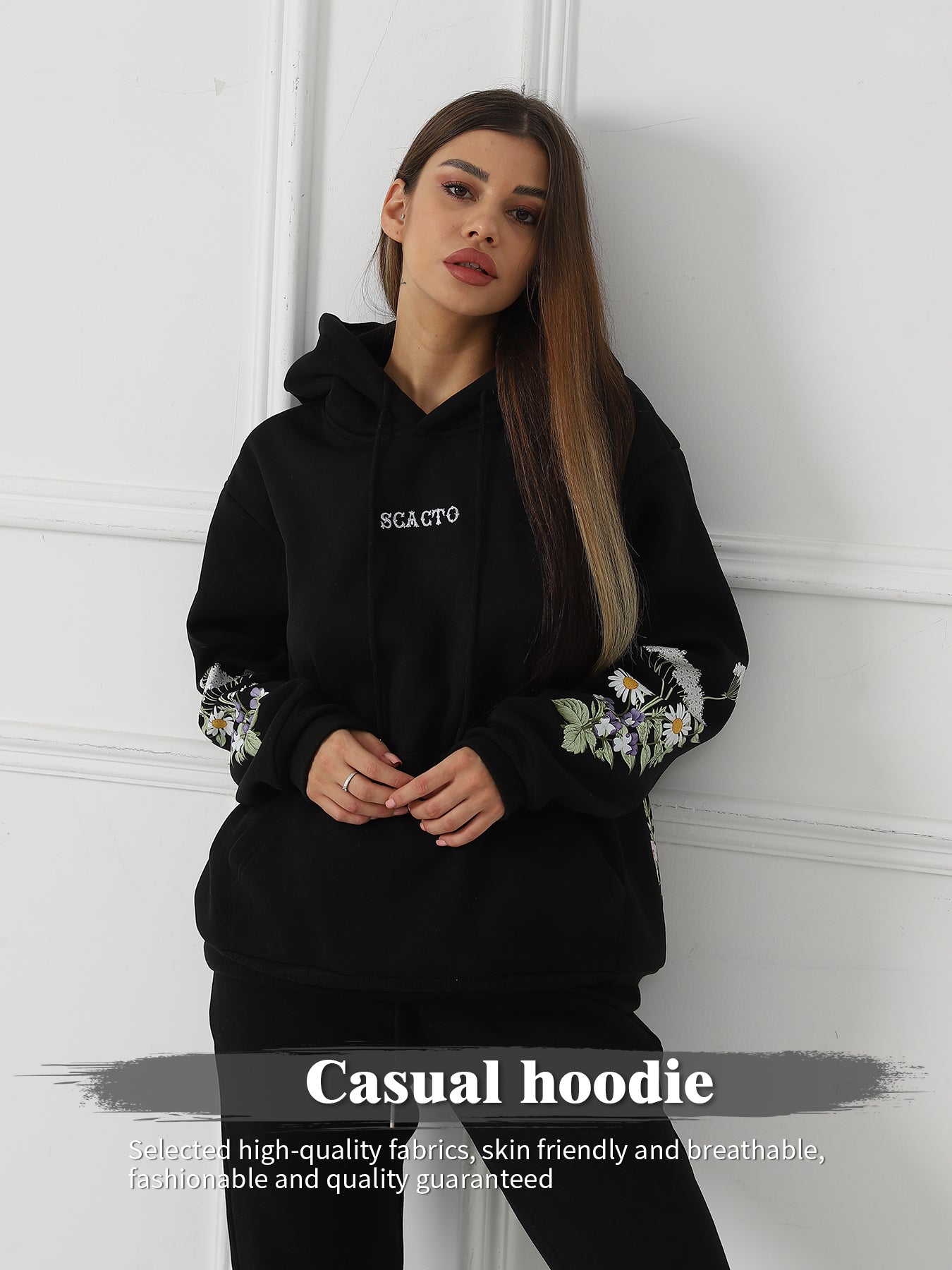 Ensfarvet sweatshirt med blomsterprint og lange ærmer til kvinder