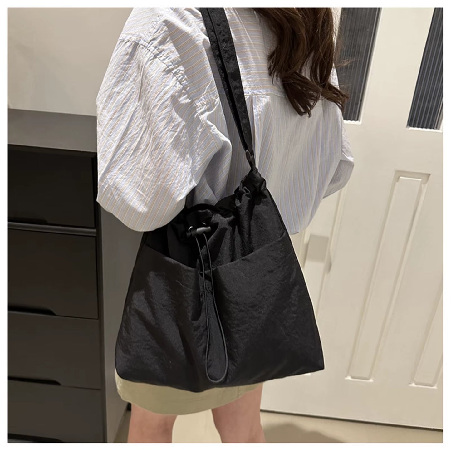 Women's Large Capacity Nylon Tote Bag - Stylish Drawstring Shoulder Bag for Travel and Casual Use