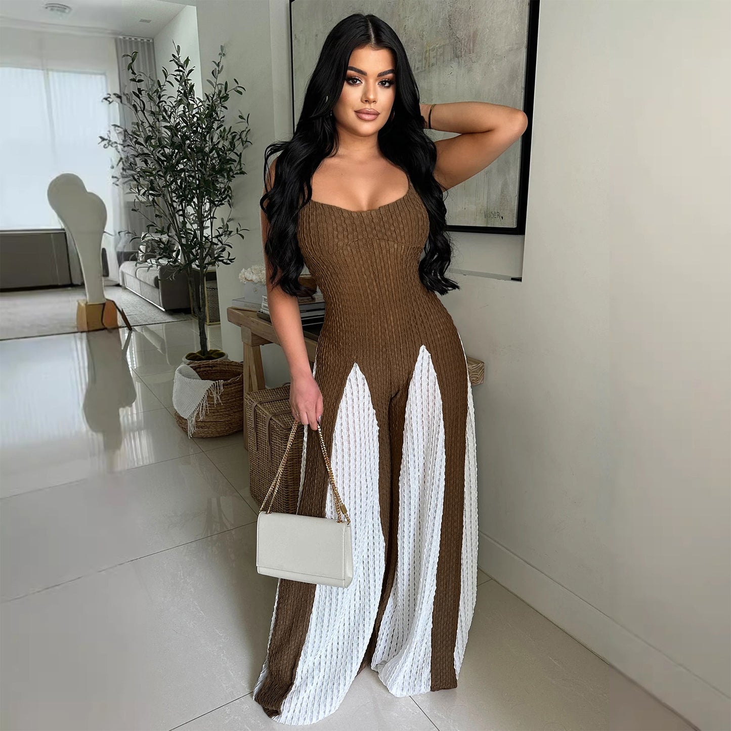 Sexet Jumpsuit Med Udsnit, Brede Ben, Strikket Slynge og Kontrastfarver