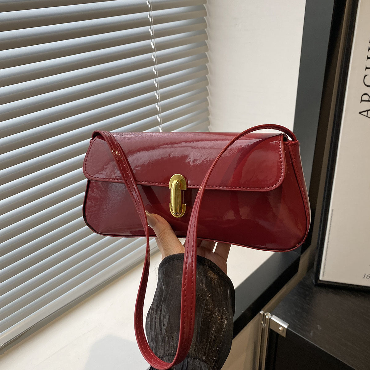 A Chic Niche French Underarm Bag