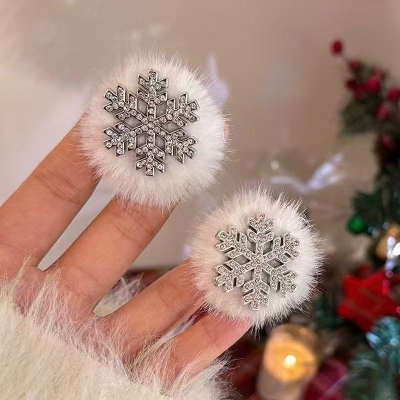 Women's Versatile Christmas White Pom-pom Snowflake Hair Clip