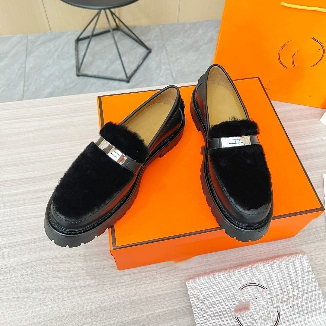 Loafers til kvinder med metallås og plateausål