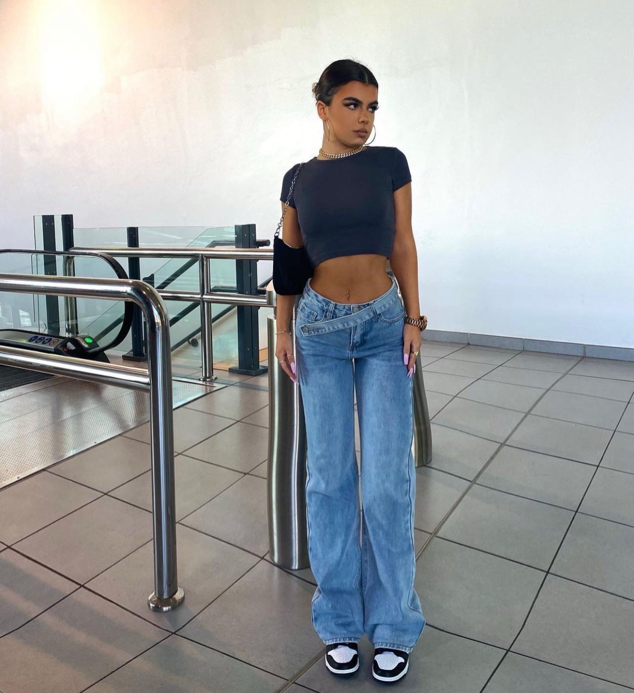 Lyseblå Jeans med personligt design, knapper og lige ben