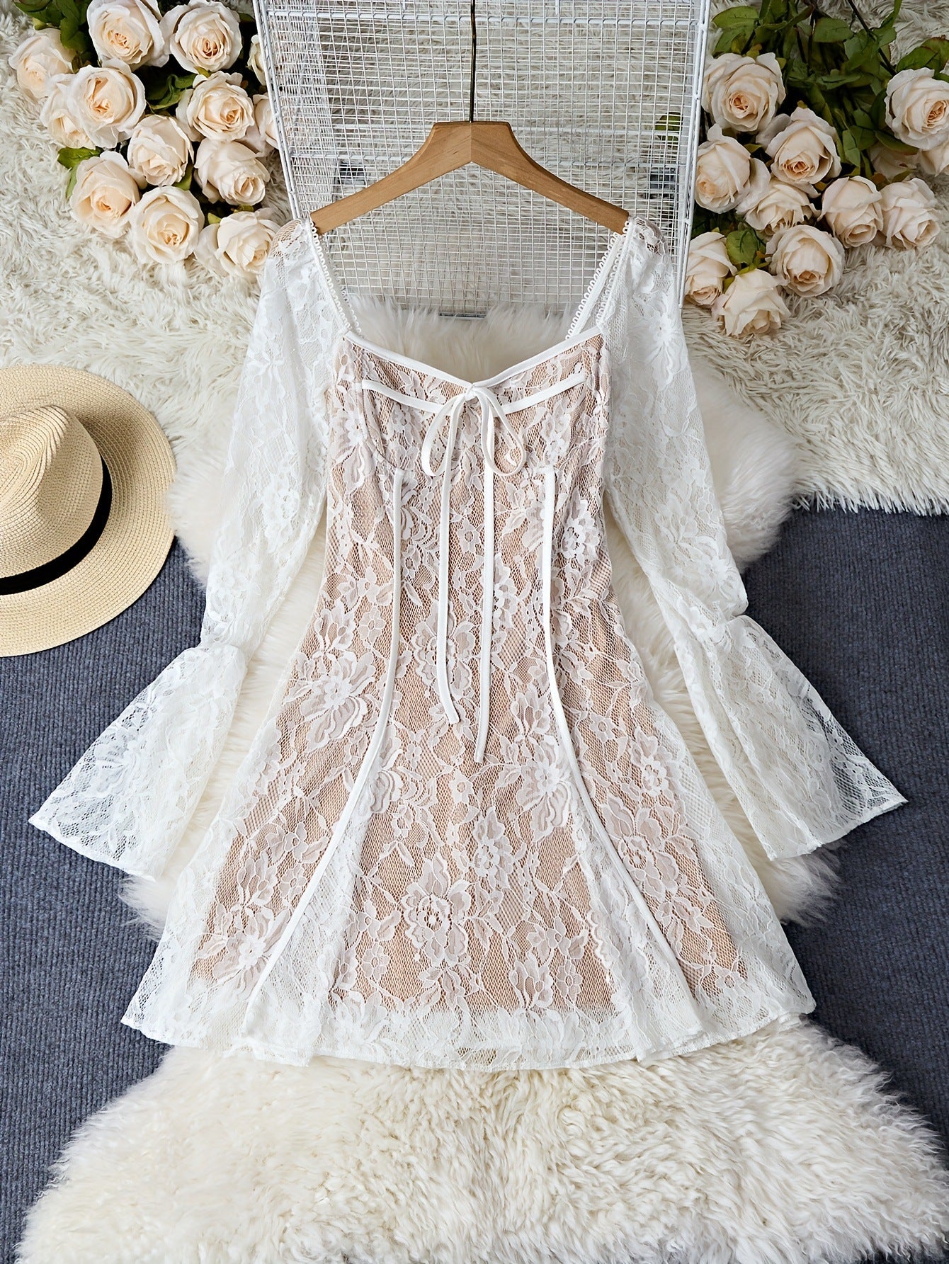 Horn-neckline Long-sleeve Waist-cinching Dress