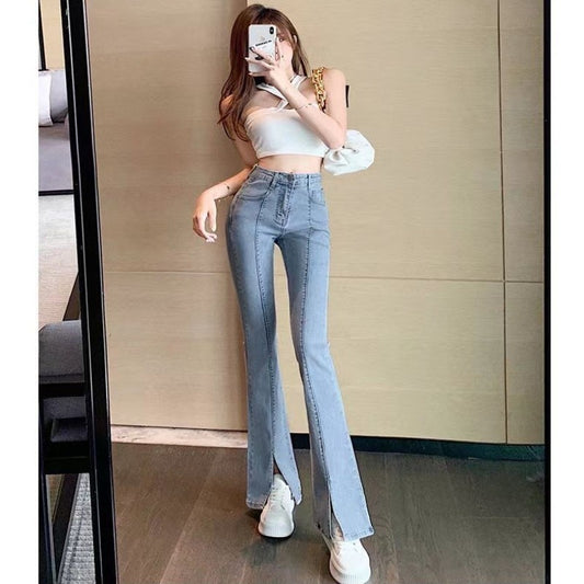 Lysefarvet figursyet jeans med slids, der får dig til at se højere ud
