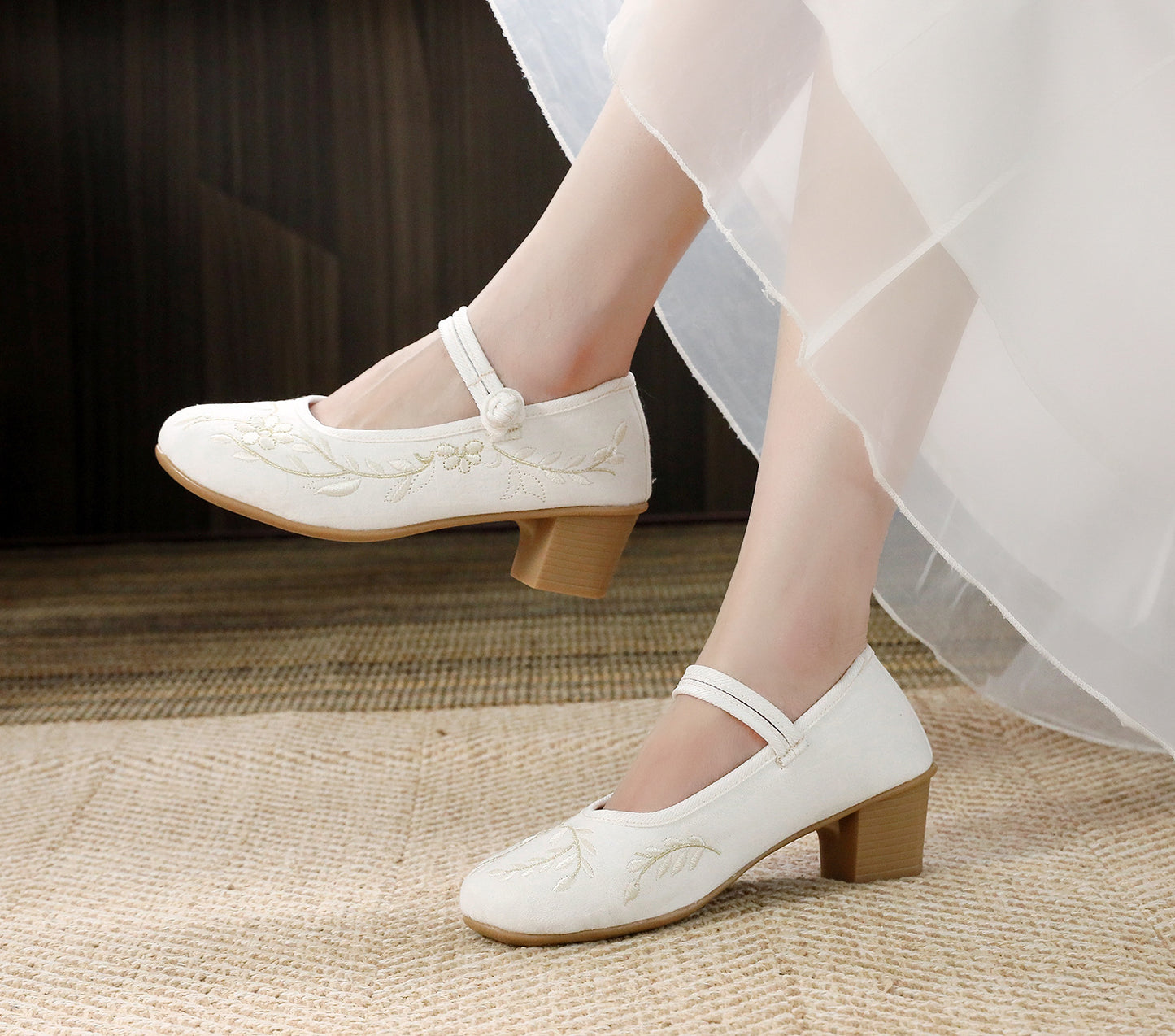 Short Heel Embroidery Frog Button 5CM Round Toe High Heels