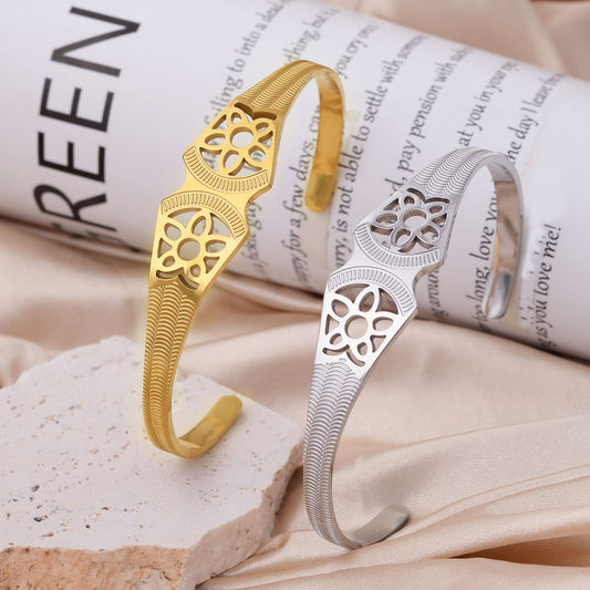 Chinese-style Patterned Hollow Titanium Steel Bracelet For A Noble Look