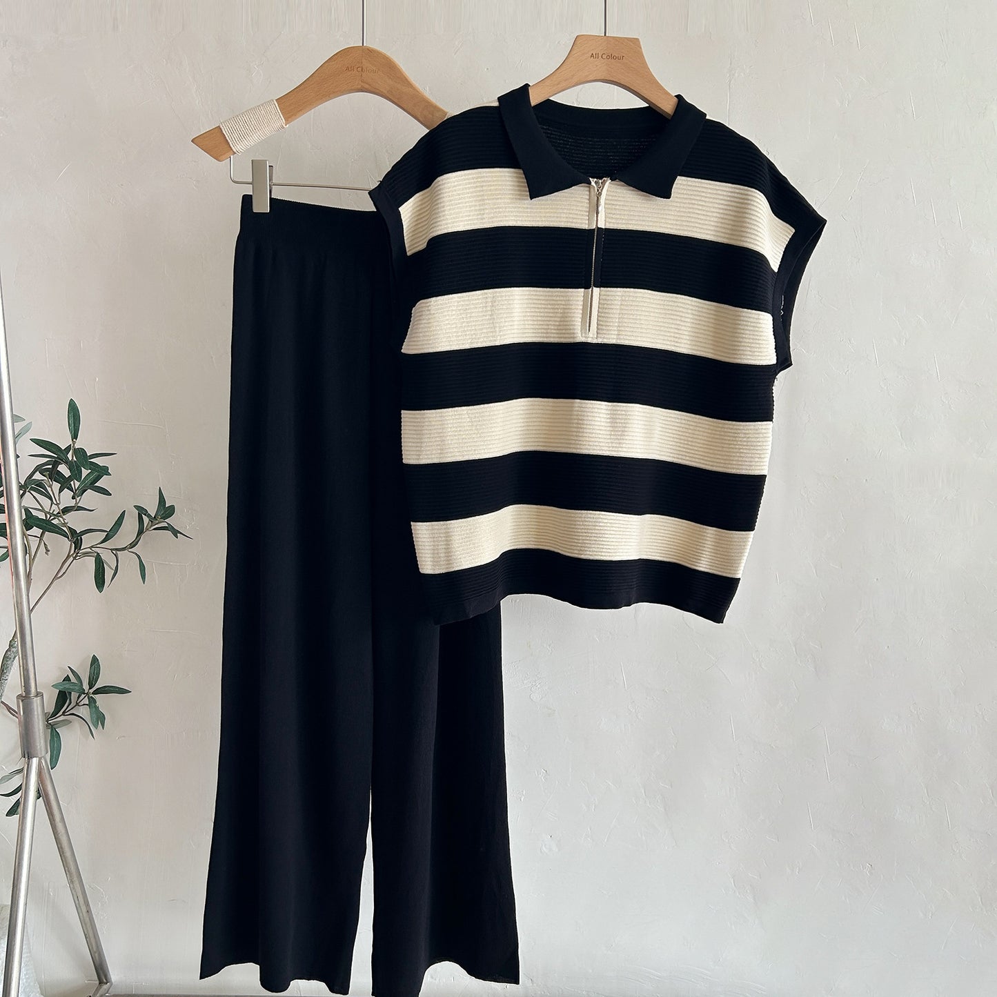 Half-Chain-Link Pattern Knitted Sleeveless Top And Wide-Leg Pants Set
