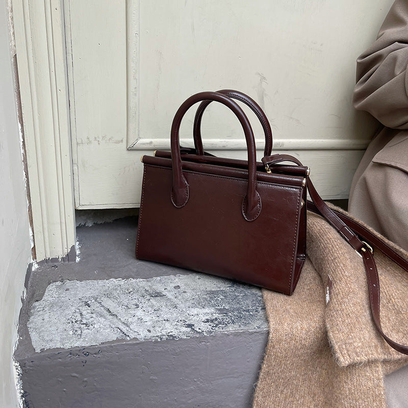 Niche Vintage Oil Wax Leather Shoulder Handbag