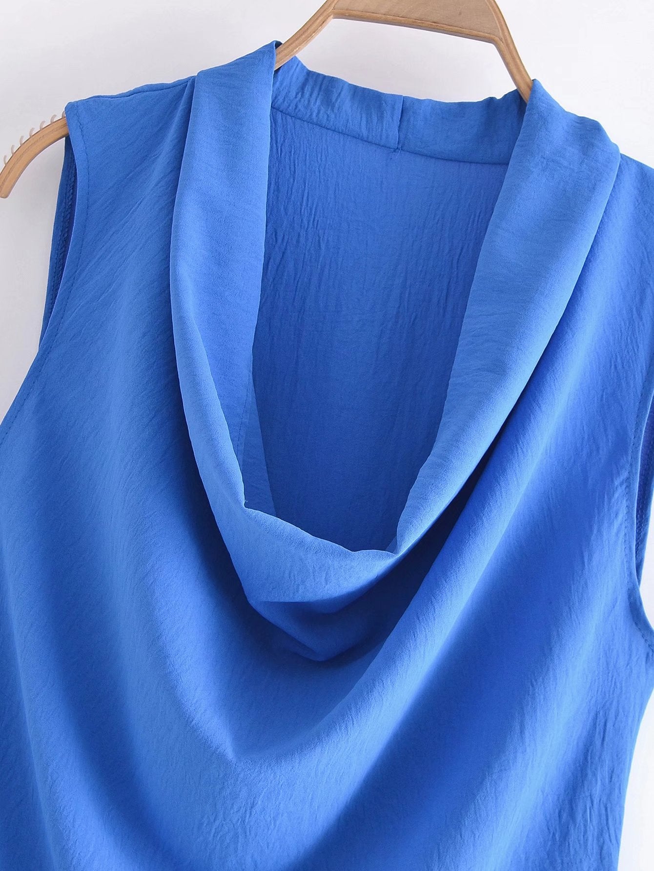 Sleeveless Low Neck Pleated Collar Top Vest