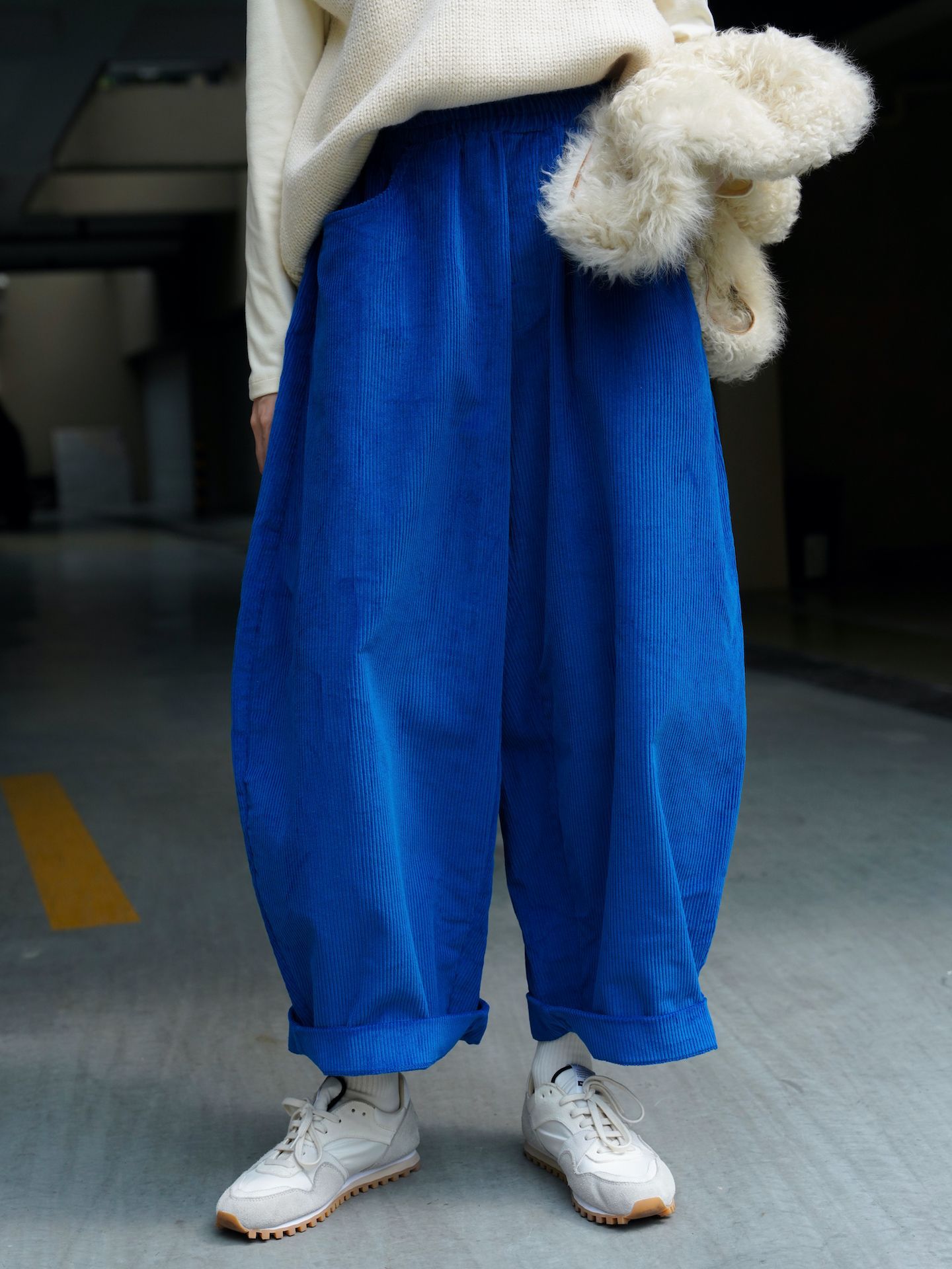Corduroy Casual Pants With A Relaxed Slimming Fit And Elastic Waist For Women