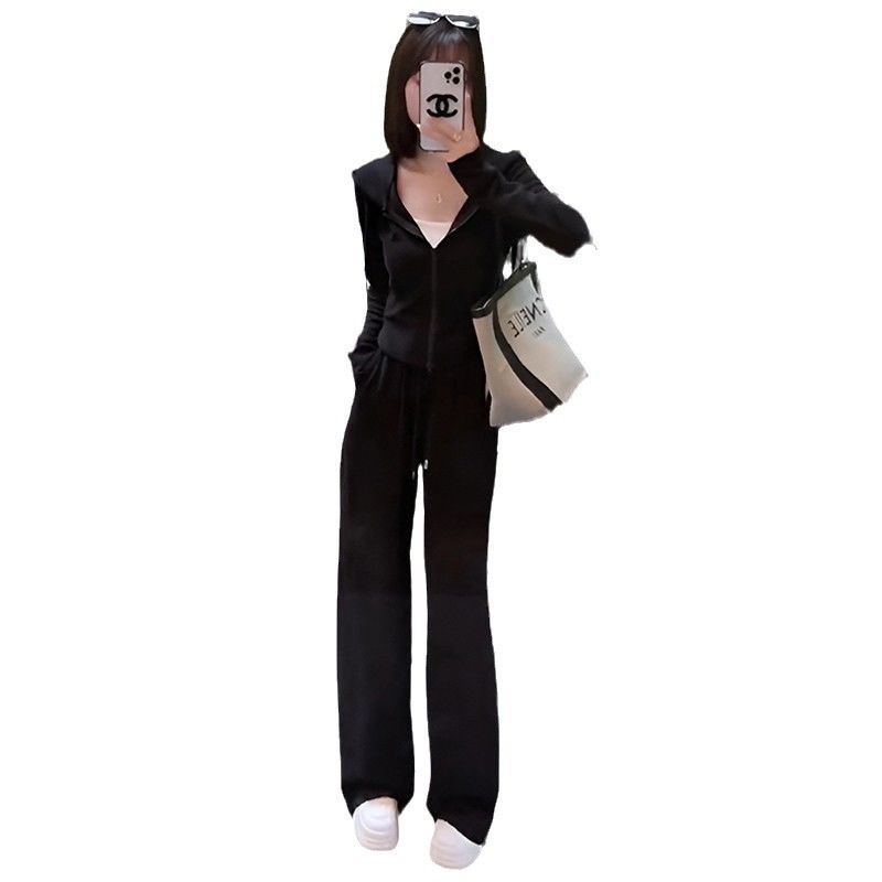 Fashionable Slimming Youthful Sportswear For Women