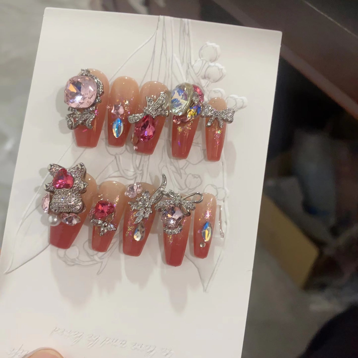 Nail Patch Can Be Taken With Simple And Luxurious Bear
