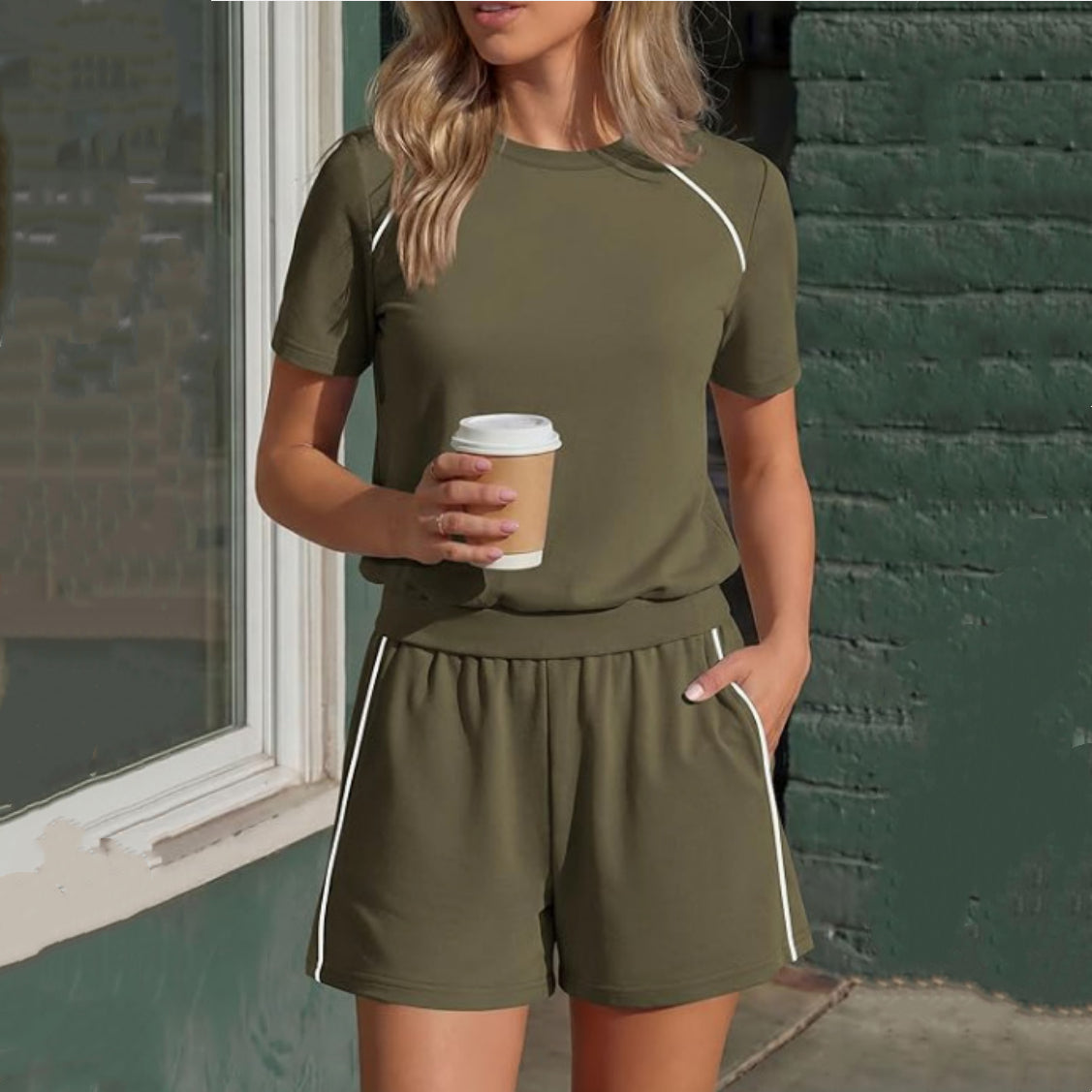 Kvinders Afslappede Kortærmede T-Shirt og Shorts Sæt