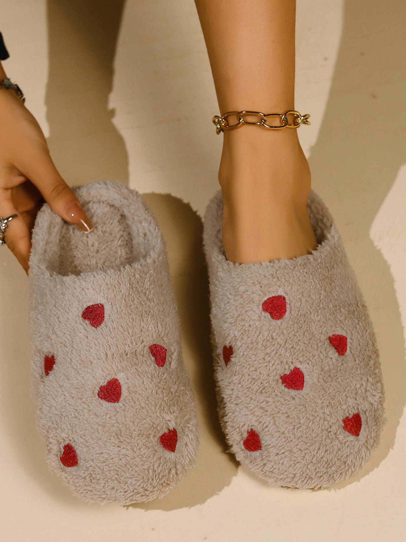 Women's Non-slip Thick-soled Heart Toe Cap Fluffy Slippers