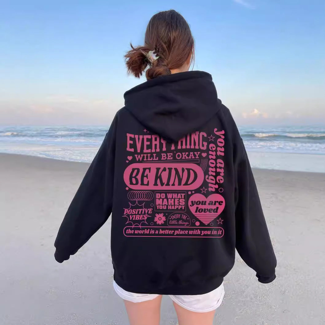 Kvinders Hoodie-sweater med tråddetaljer og sænkede skuldre – "Alles Wird In Ordnung Sein"