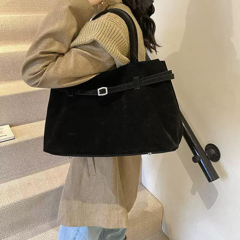 Ny Niche Underarm Pendlertaske Med Et Spænde