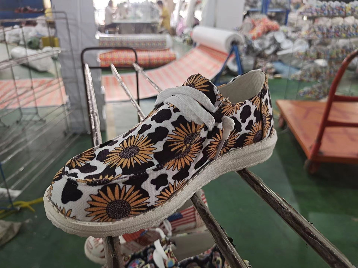 Women's Fashionable Simple Graffiti Ethnic Style Canvas Shoes