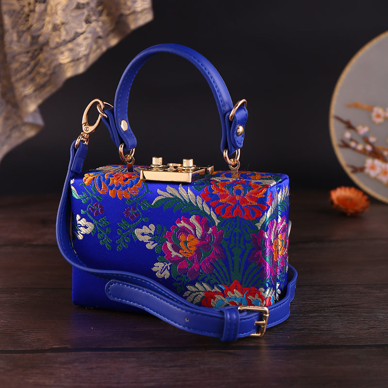 Niche Retro Antique Exquisite Embroidered Flower Handbag