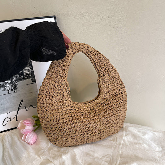 Strandtaske i halm med solid farve, halvmåneformet tote