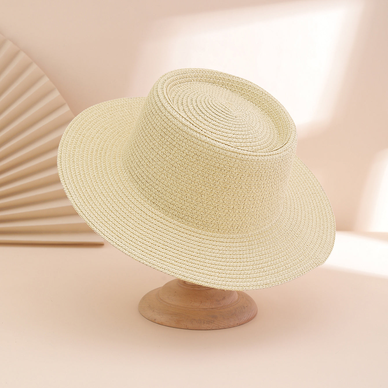 Stylish And Versatile Sun Hat For Ladies, Featuring A Solid Color Broad Brim And Foldable Concave Top. Perfect For Outdoor Travel, Beach Vacations.