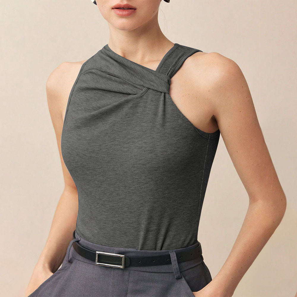 Stylish And Sophisticated Sleeveless Top For Commuting In A Mature Lady Style