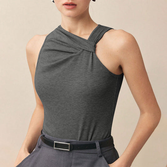 Stylish And Sophisticated Sleeveless Top For Commuting In A Mature Lady Style