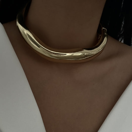 European And American Design Liquid Irregular Lava Collar Fashion Special-interest Texture Pleated Open Collar For Women