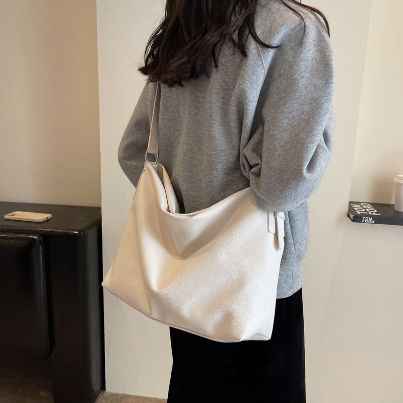 Crossbodytaske med brede stropper til kvinder – avanceret design med stor kapacitet