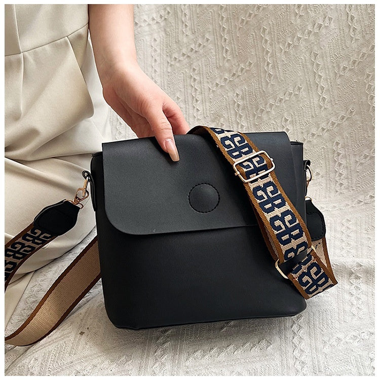 Retro Fashion PU Messenger Temperament Western Style Shoulder Bag