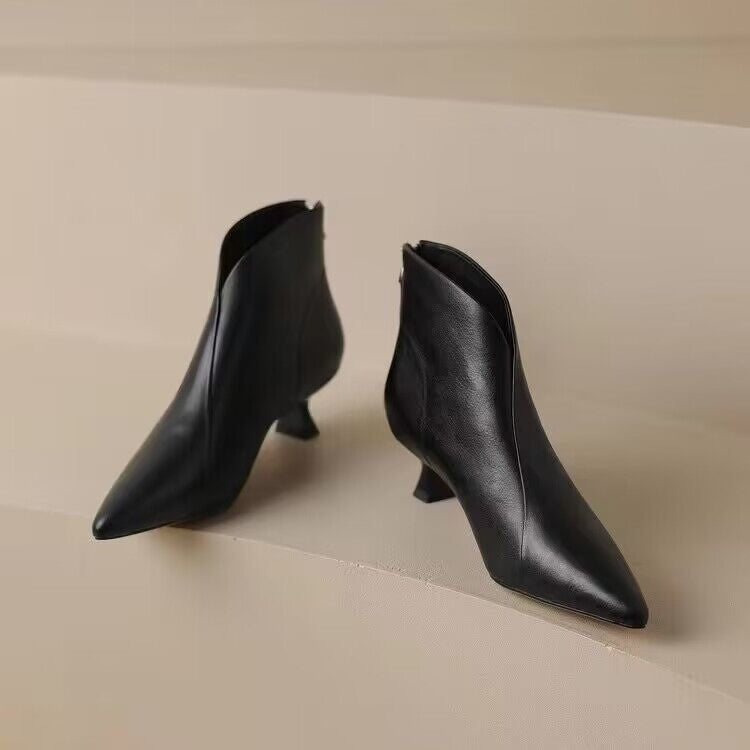 Fransk-inspirerede smarte ankelstøvler med kitten heel
