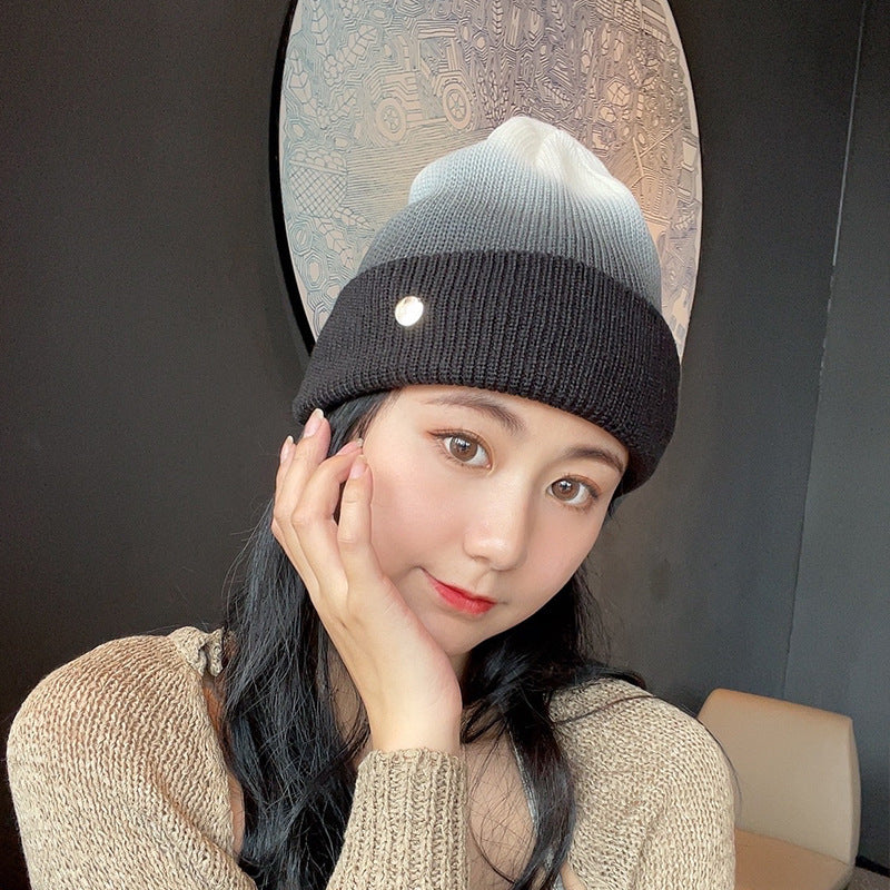 Gradient Texture Small Icon Knitted Hat