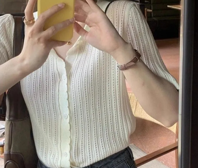 Slim-fit polohals top i ren silke