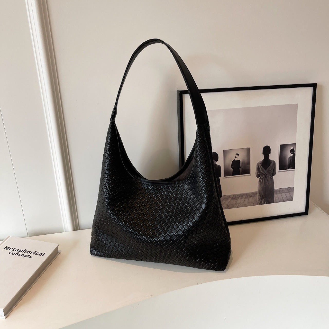 Retro Fashion Woven Embossed Bag