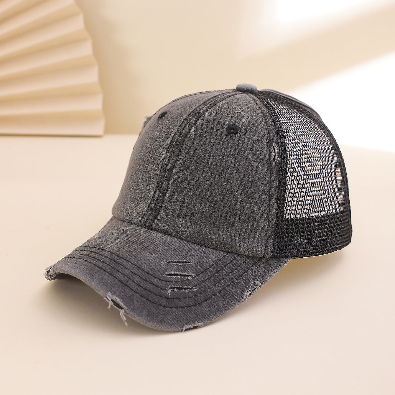 Solid-color, Frayed, Washed-out, Distressed, Mesh-patterned Cap - A Trendy, Youthful, Versatile Baseball Cap That Suits Both Daily Commuting And Outdoor Activities.