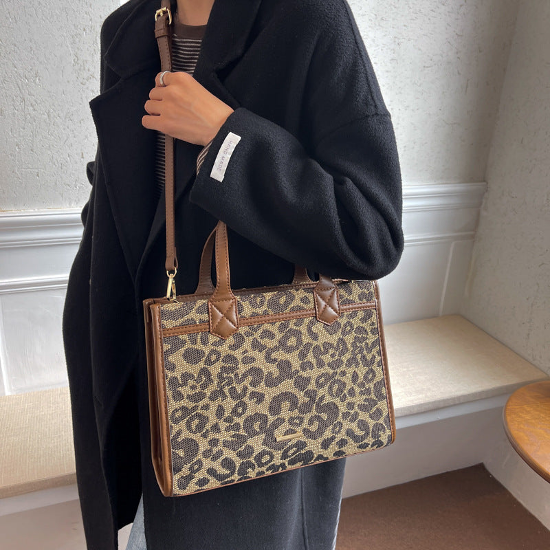Fashion Textured One-shoulder Messenger Bag
