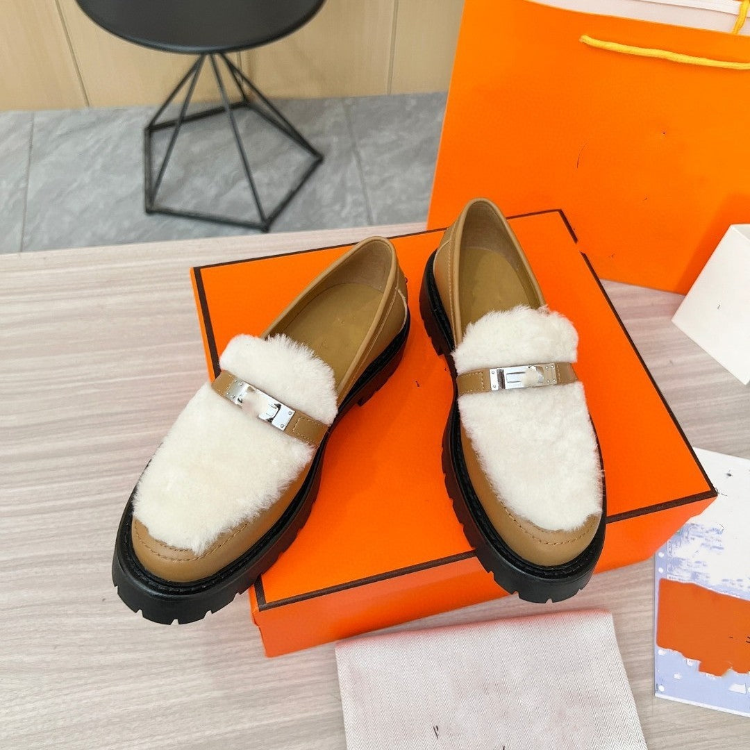 Loafers til kvinder med metallås og plateausål