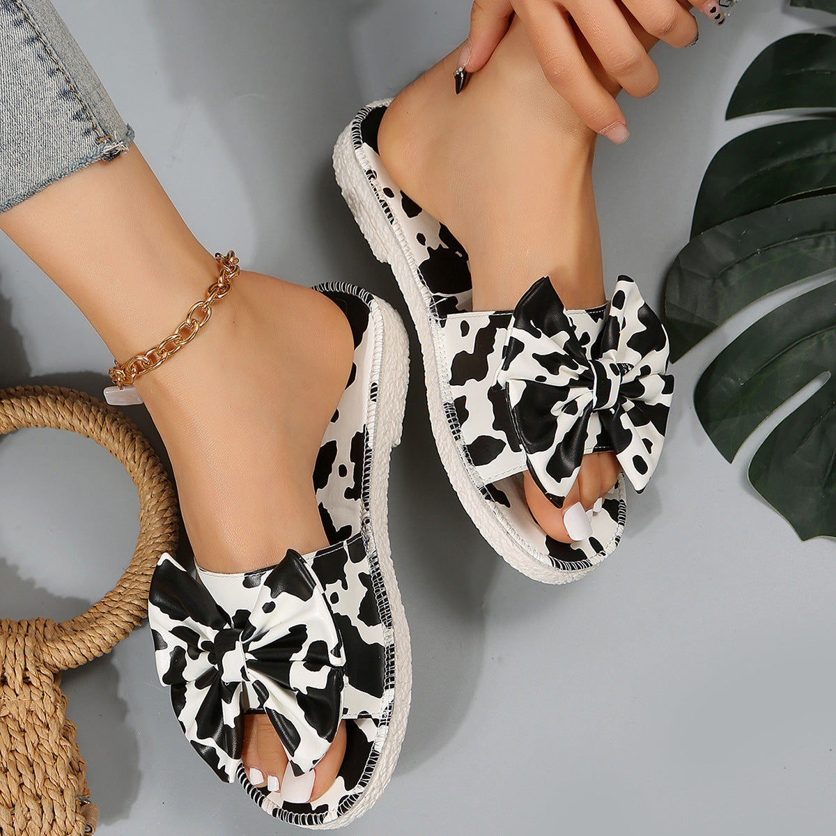 Women's Fashion Personality Cows Pattern Bow Outer Wear Flat Slippers
