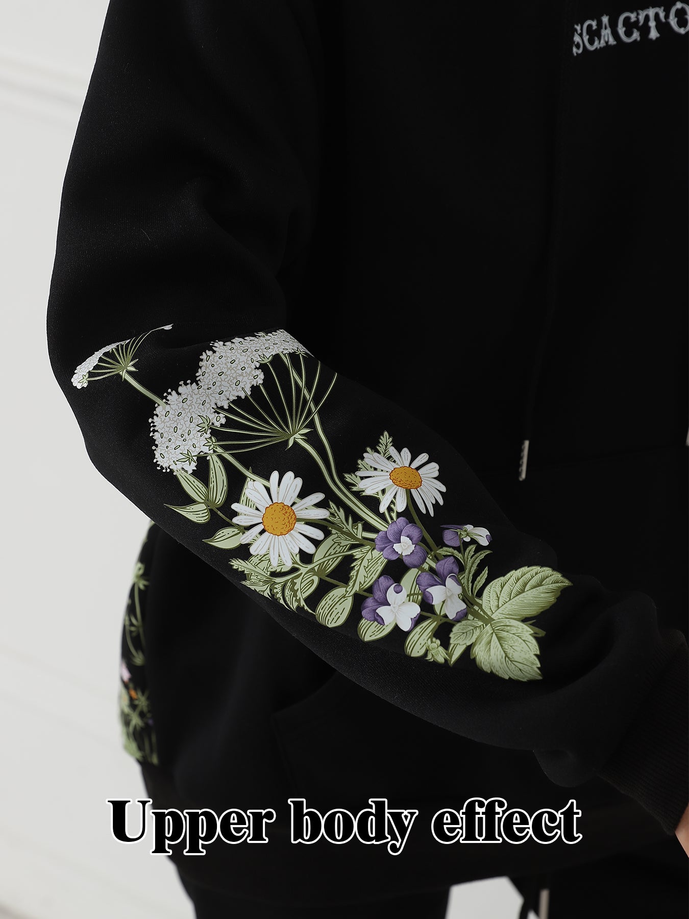 Ensfarvet sweatshirt med blomsterprint og lange ærmer til kvinder