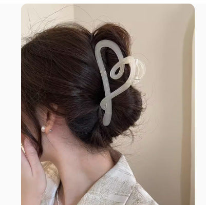Elegant Matte Black Heart-shaped Hair Clip For The Back Of The Head